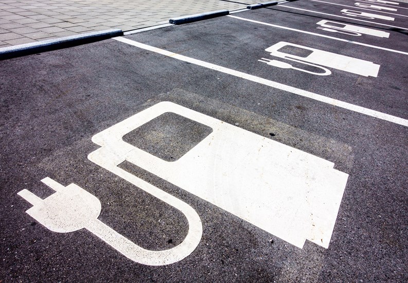 signs for a power supply for electric cars